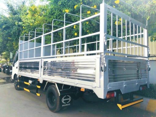 Xe Hino 3.5 tấn XZU720L thùng mui bạt 5.3M