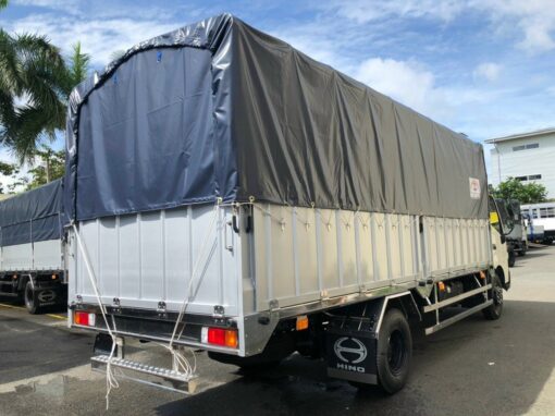 Xe Hino 3.5 tấn XZU720L thùng mui bạt 5.3M