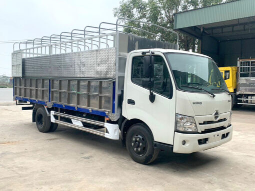 Xe Hino 3.5 tấn XZU720L thùng mui bạt 5.3M