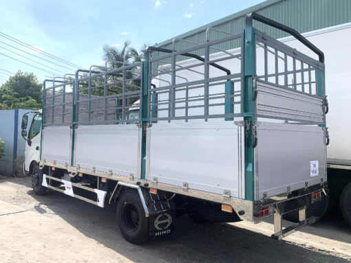 Xe Hino 5 tấn XZU730L thùng mui bạt 5.8M