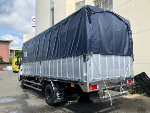 Xe Hino 5 tấn XZU30L thùng bạt bửng nâng 5.5M