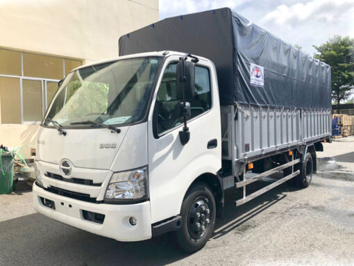 Xe Hino 5 tấn XZU30L thùng bạt bửng nâng 5.5M