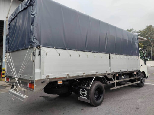 Xe Hino 5 tấn XZU30L thùng bạt bửng nâng 5.5M