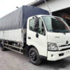 Xe Hino 5 tấn XZU30L thùng bạt bửng nâng 5.5M