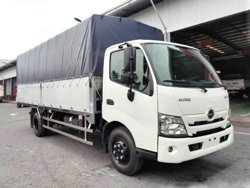 Xe Hino 5 tấn XZU30L thùng bạt bửng nâng 5.5M