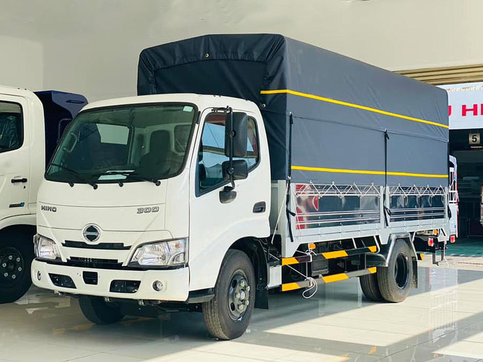 Xe Hino 3.5 tấn XZU650L thùng mui bạt 4.6M