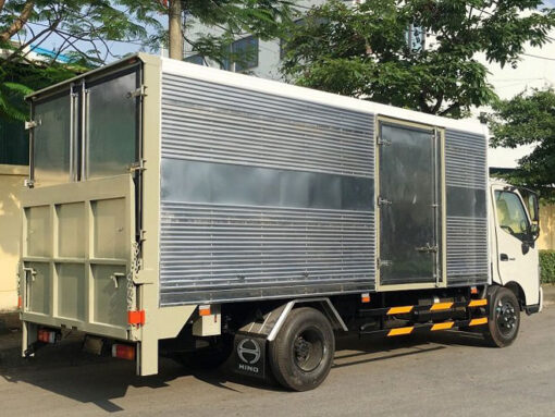 GIÁ XE TẢI HINO 1.9 TẤN XZU650L THÙNG KÍN BỬNG NÂNG 4.55M