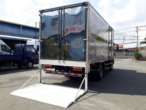 GIÁ XE TẢI HINO 1.9 TẤN XZU650L THÙNG KÍN BỬNG NÂNG 4.55M