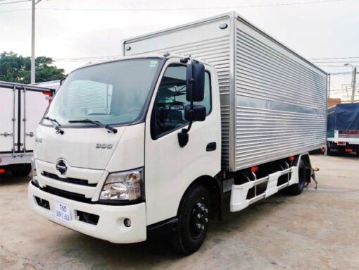 GIÁ XE TẢI HINO 1.9 TẤN XZU650L THÙNG KÍN BỬNG NÂNG 4.55M