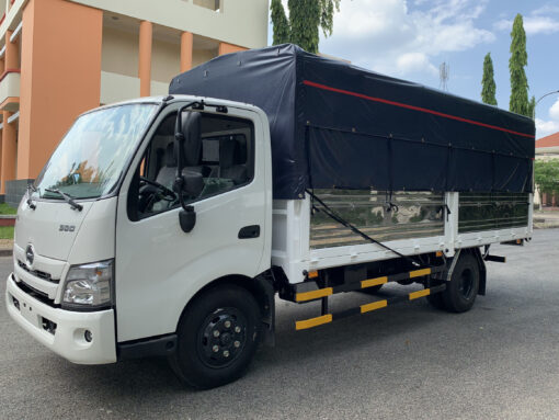 Xe Hino 1.9 tấn XZU650 thùng mui bạt 4.55M