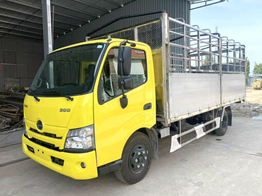 Xe Hino 1.9 tấn XZU650 thùng mui bạt 4.55M