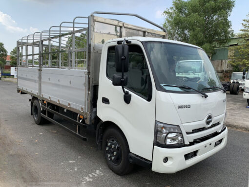 Xe Hino 1.9 tấn XZU650 thùng mui bạt 4.55M