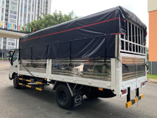 Xe Hino 1.9 tấn XZU650 thùng mui bạt 4.55M