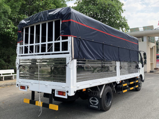 Xe Hino 1.9 tấn XZU650 thùng mui bạt 4.55M