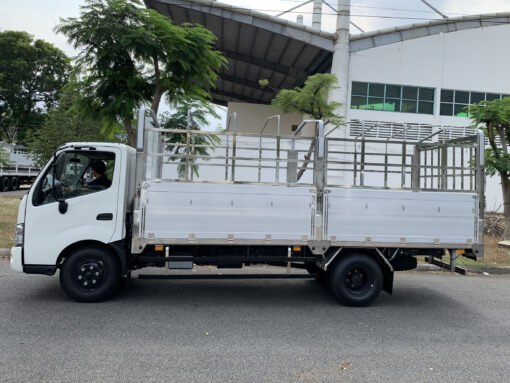 Xe Hino 1.9 tấn XZU650 thùng mui bạt 4.55M