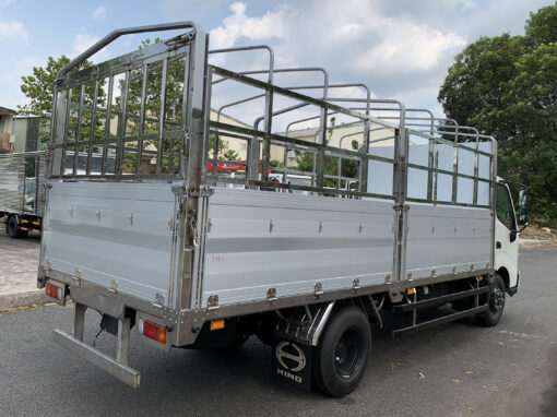 Xe Hino 1.9 tấn XZU650 thùng mui bạt 4.55M