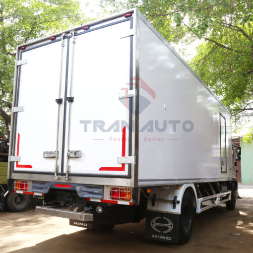 GIÁ XE TẢI HINO 15 TẤN FL8JT7A-J THÙNG ĐÔNG LẠNH 7.7M