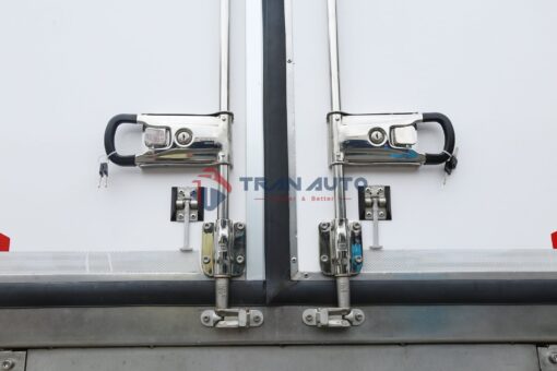 GIÁ XE TẢI HINO 15 TẤN FL8JT7A-J THÙNG ĐÔNG LẠNH 7.7M