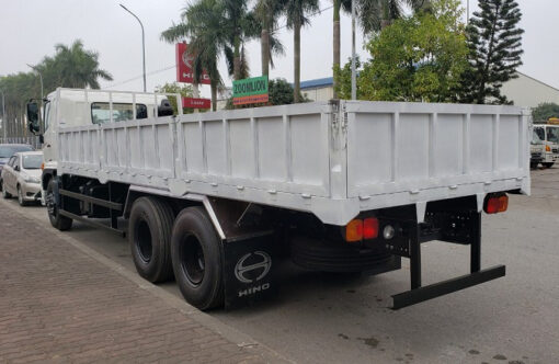 GIÁ XE TẢI HINO 15 TẤN FL8JT7A-K THÙNG LỬNG 765M