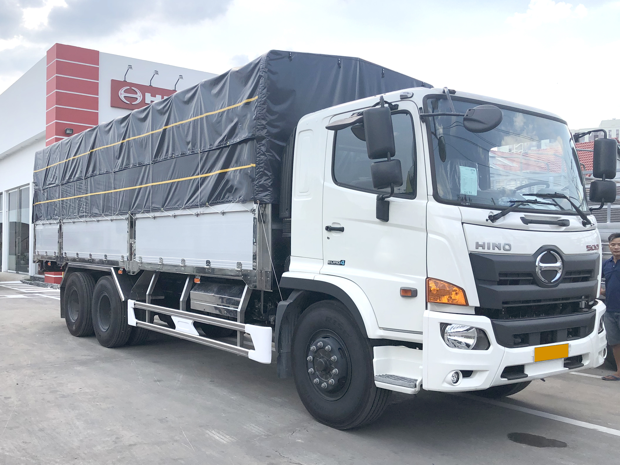 GIÁ XE TẢI HINO 15 TẤN FL8JT7A-K THÙNG MUI BẠT 7.7M