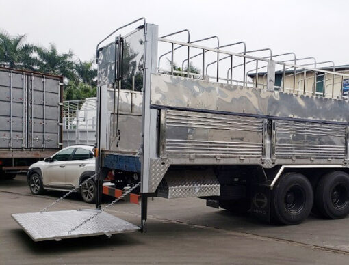 XE HINO 15 TẤN FL8JT7A-J THÙNG BẠT BỬNG NÂNG 7.75M