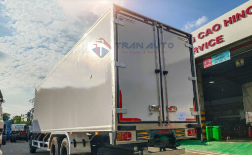 GIÁ XE HINO 15 TẤN FL8JW7A-M THÙNG ĐÔNG LẠNH 9.32M