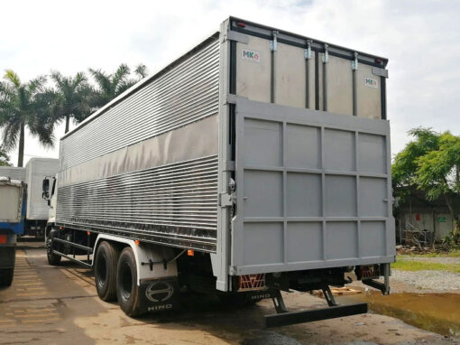 XE TẢI HINO 15 TẤN FL8JW7A THÙNG KÍN BỬNG NÂNG 9.2M