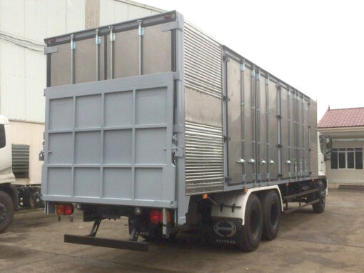 XE TẢI HINO 15 TẤN FL8JW7A THÙNG KÍN BỬNG NÂNG 9.2M