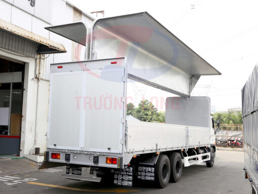 XE HINO 15 TẤN FL8JW7A-M THÙNG KÍN CÁNH DƠI 9.46M
