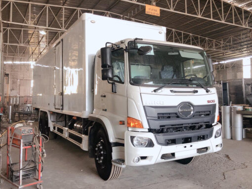 XE HINO 15 TẤN FL8JW7A-M THÙNG KÍN COMPOSITE 9.2M