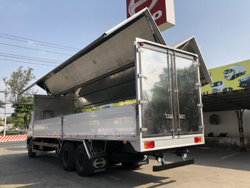 GIÁ XE HINO 15 TẤN FL8JW7A-M THÙNG KÍN INOX 9.4M
