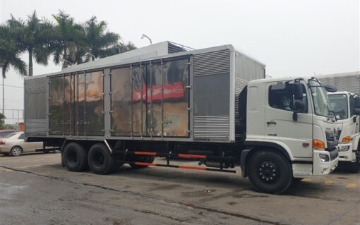 GIÁ XE HINO 15 TẤN FL8JW7A-M THÙNG KÍN INOX 9.4M