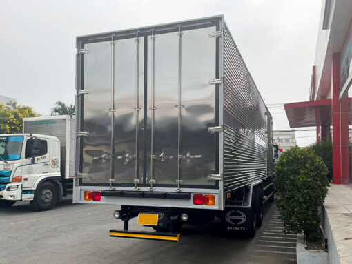 GIÁ XE HINO 15 TẤN FL8JW7A-M THÙNG KÍN INOX 9.4M