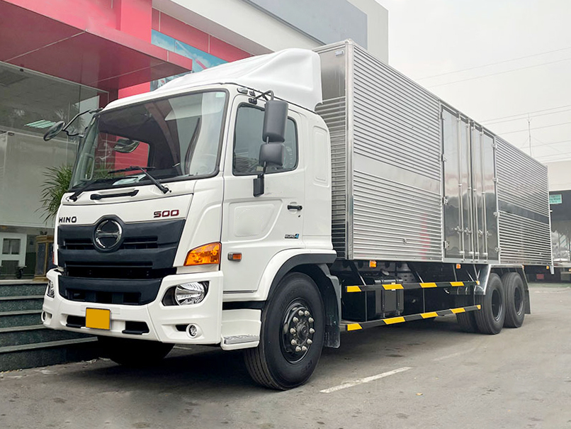 GIÁ XE HINO 15 TẤN FL8JW7A-M THÙNG KÍN INOX 9.4M