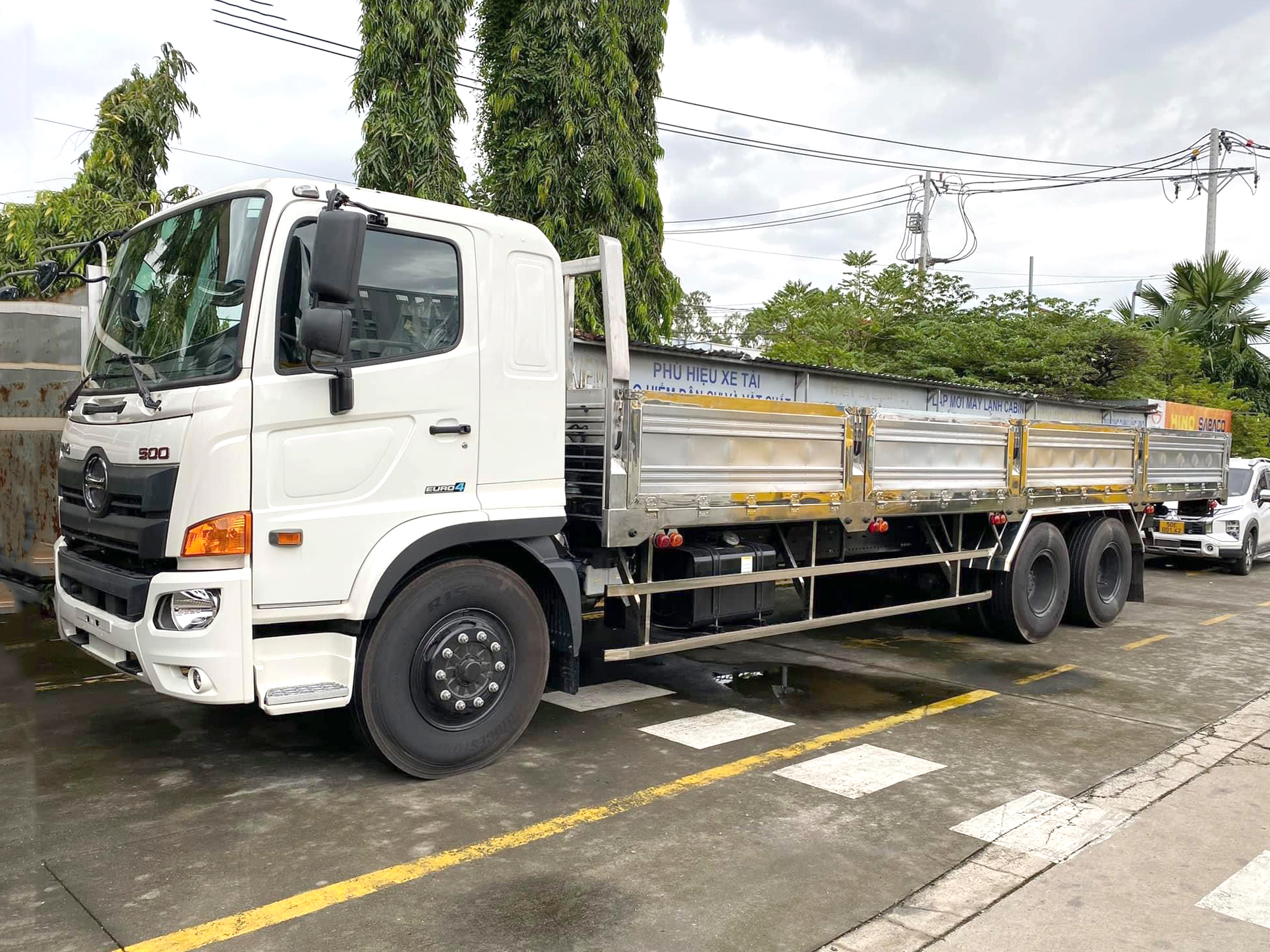 GIÁ XE HINO 15 TẤN FL8JW7A-M THÙNG LỬNG 9.45M