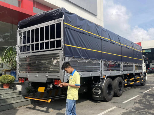 GIÁ XE TẢI HINO 15 TẤN FL8JW7A-M THÙNG MUI BẠT 9.45M