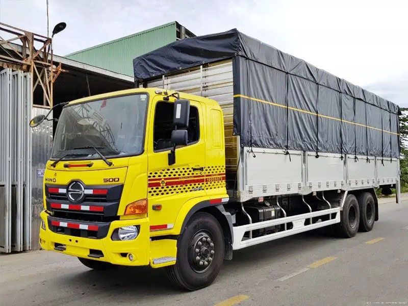 GIÁ XE TẢI HINO 15 TẤN FL8JW7A THÙNG CHỞ XE MÁY 9.4M