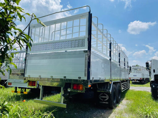 GIÁ XE TẢI HINO 15 TẤN FM8JW7A-U THÙNG MUI BẠT 9.45M