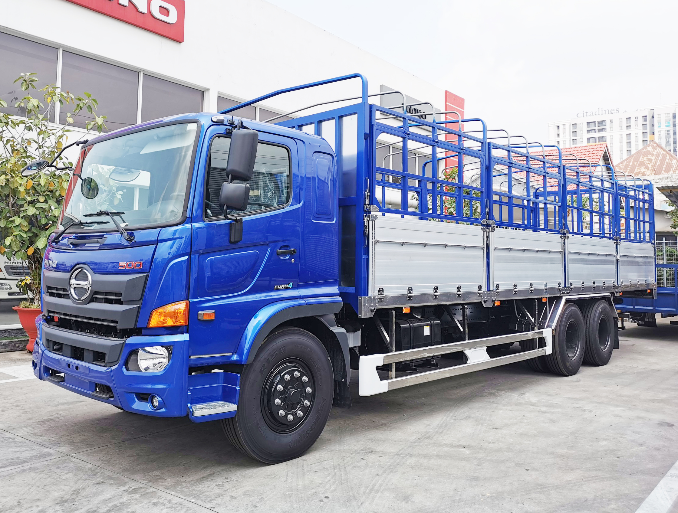 GIÁ XE TẢI HINO 15 TẤN FM8JW7A-U THÙNG MUI BẠT 9.45M