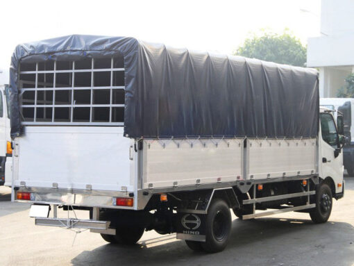Xe Hino 2.5 tấn XZU710L thùng mui bạt 4.6M