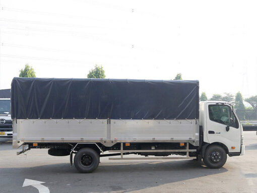 Xe Hino 2.5 tấn XZU710L thùng mui bạt 4.6M