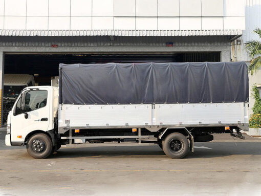Xe Hino 2.5 tấn XZU710L thùng mui bạt 4.6M