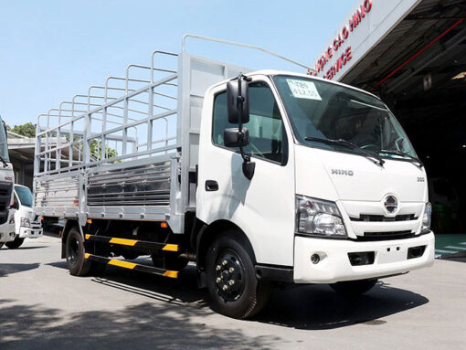 Xe Hino 2.5 tấn XZU710L thùng mui bạt 4.6M
