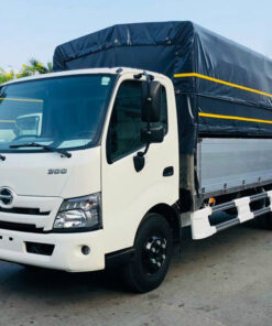 Xe Hino 2.5 tấn XZU710L thùng mui bạt 4.6M