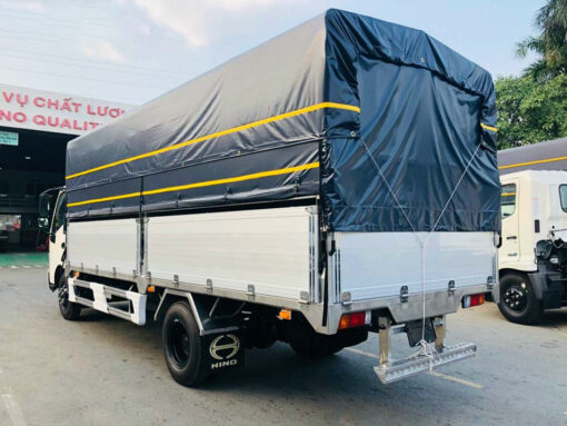 Xe Hino 2.5 tấn XZU710L thùng mui bạt 4.6M