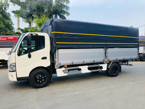 Xe Hino 2.5 tấn XZU710L thùng mui bạt 4.6M