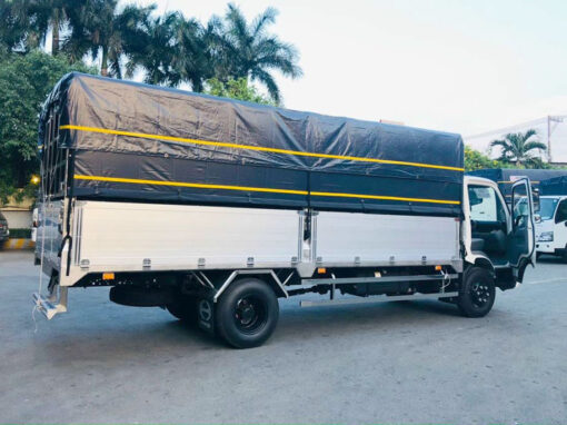 Xe Hino 2.5 tấn XZU710L thùng mui bạt 4.6M
