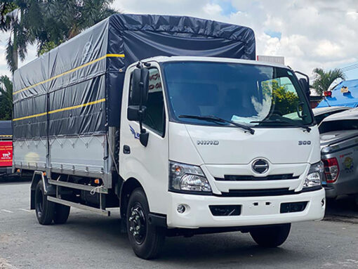 Xe Hino 2.5 tấn XZU710L thùng mui bạt 4.6M