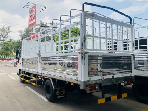 Xe Hino 2.5 tấn XZU710L thùng mui bạt 4.6M