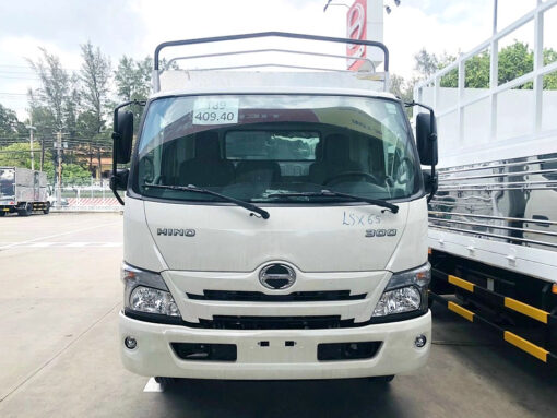 Xe Hino 2.5 tấn XZU710L thùng mui bạt 4.6M